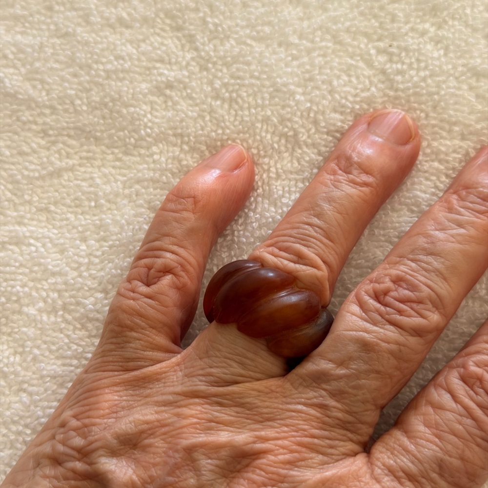 Carved Amber-Tone Swirl Ring - Picture 4 of 8